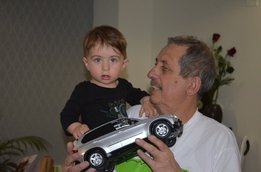 Pacient pri igri s svojim vnukom
